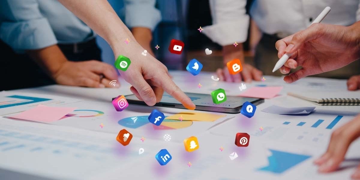 How can marketers incorporate agility into their social media marketing strategy?