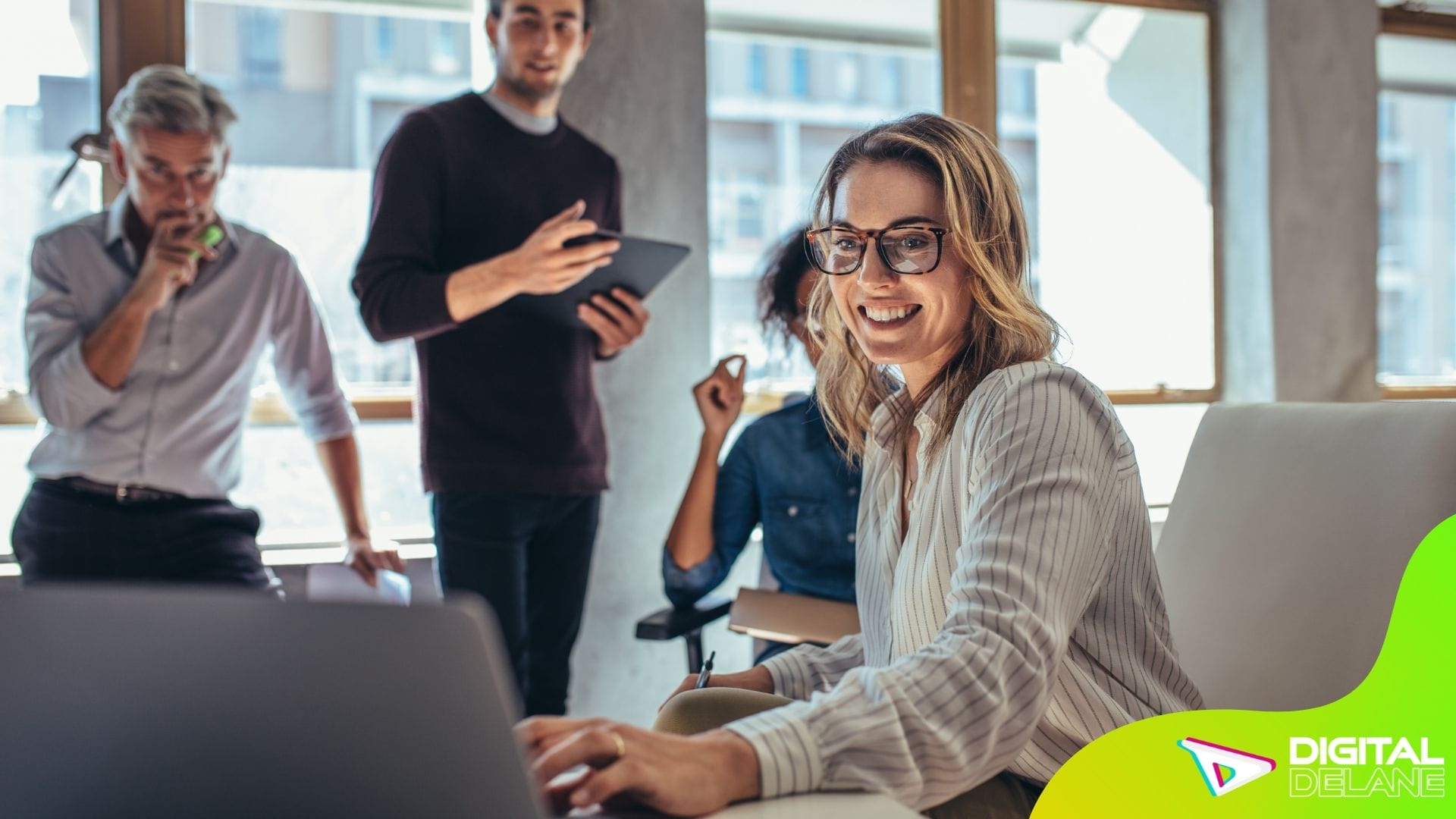 Visual guide featuring 5 essential tips for crafting a successful digital marketing strategy tailored to your goals.